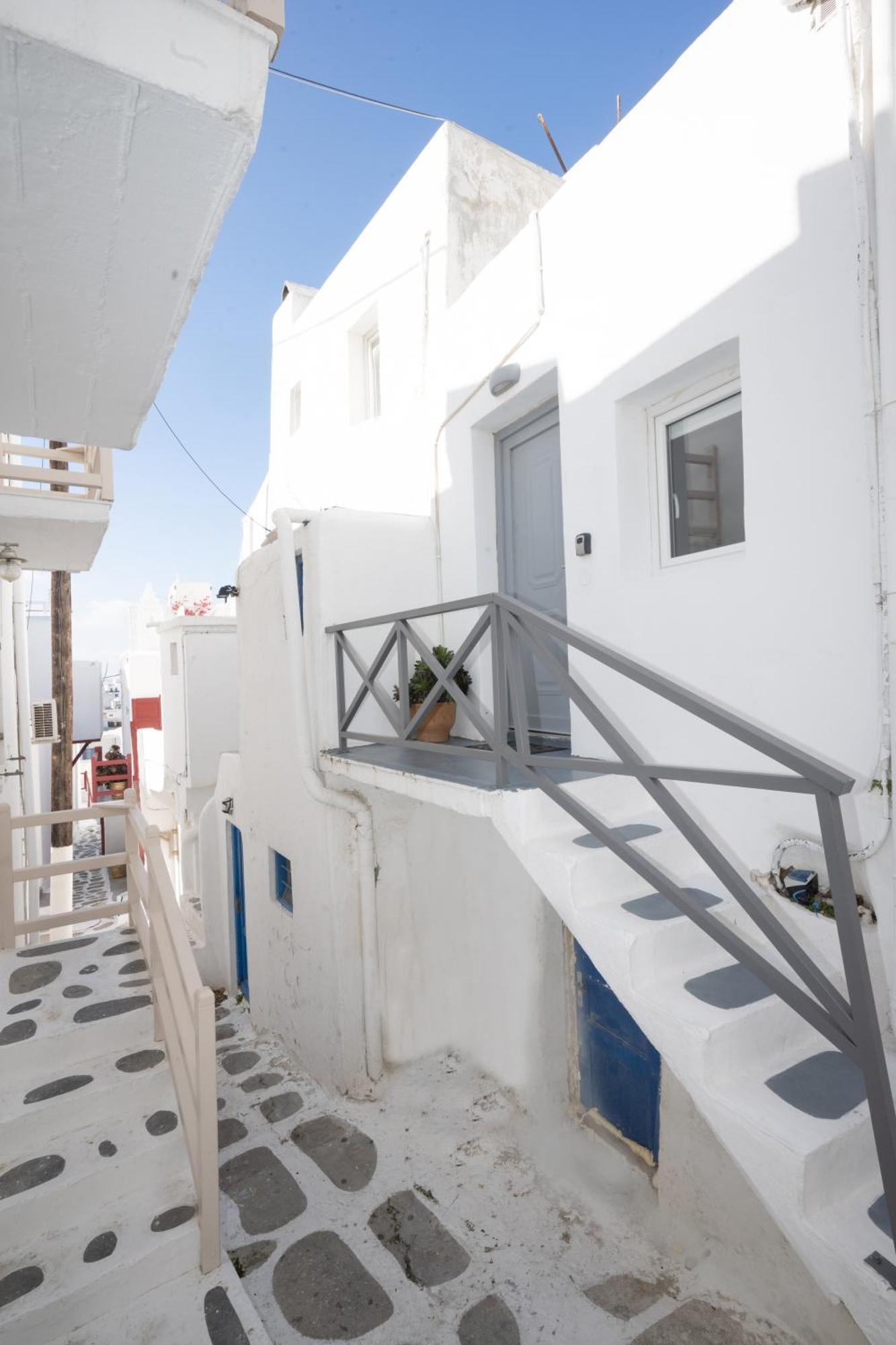 My White Mykono Town Apartament